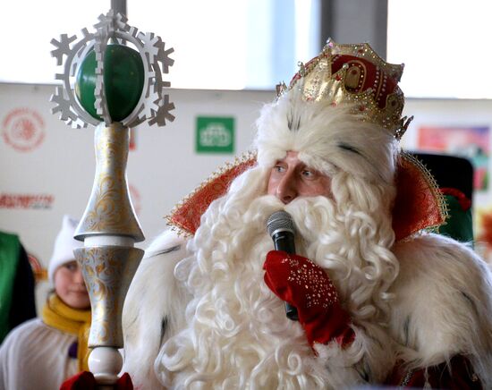 Father Frost from Veliky Ustyug visits Vladivostok