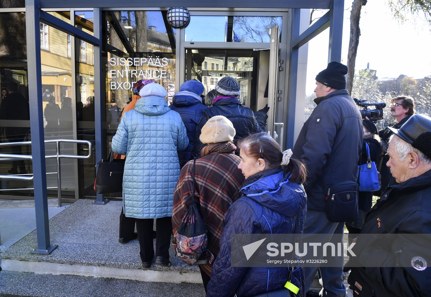Narva 2 pedestrian checkpoint opens at Russian-Estonian border