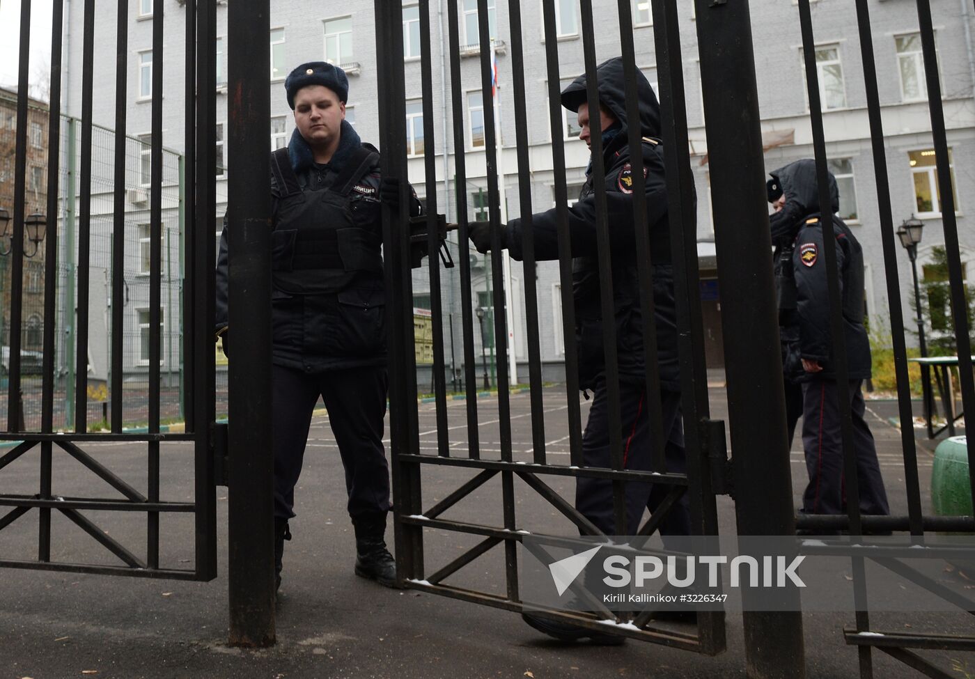 Situation outside polytechnic college No. 42 in Moscow