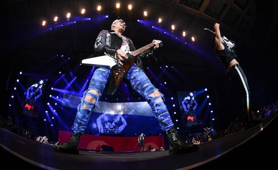 Scorpions holds concert