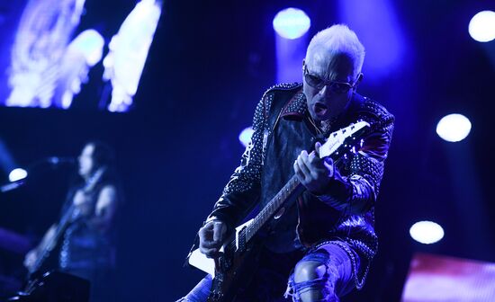 Scorpions holds concert