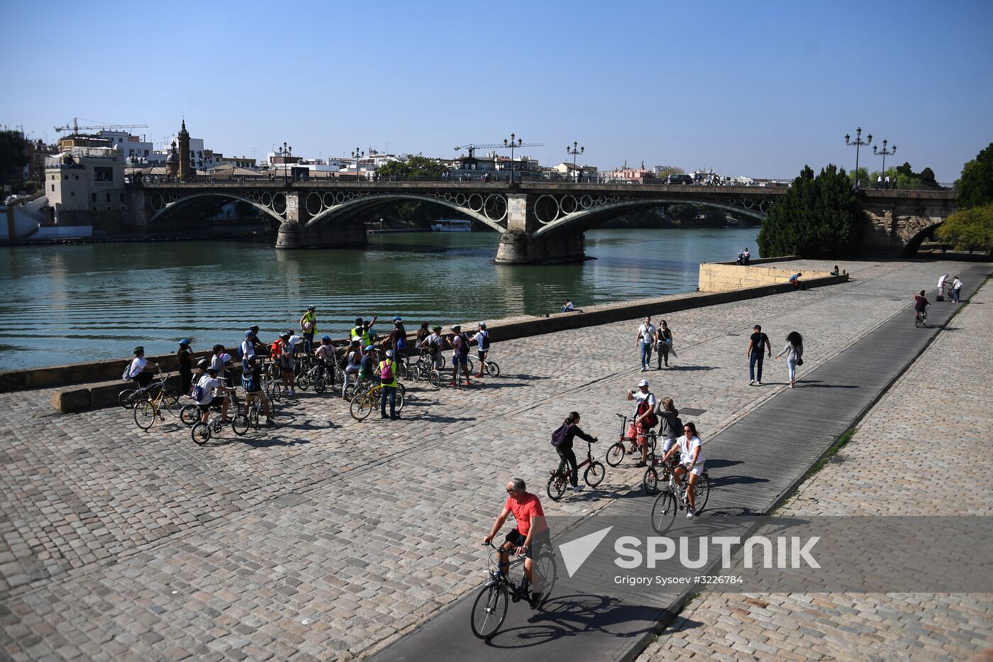 Cities of the world. Seville