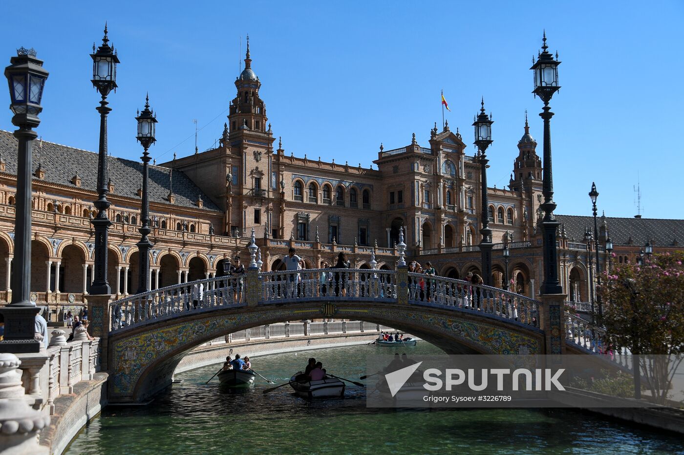 Cities of the world. Seville