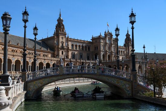 Cities of the world. Seville