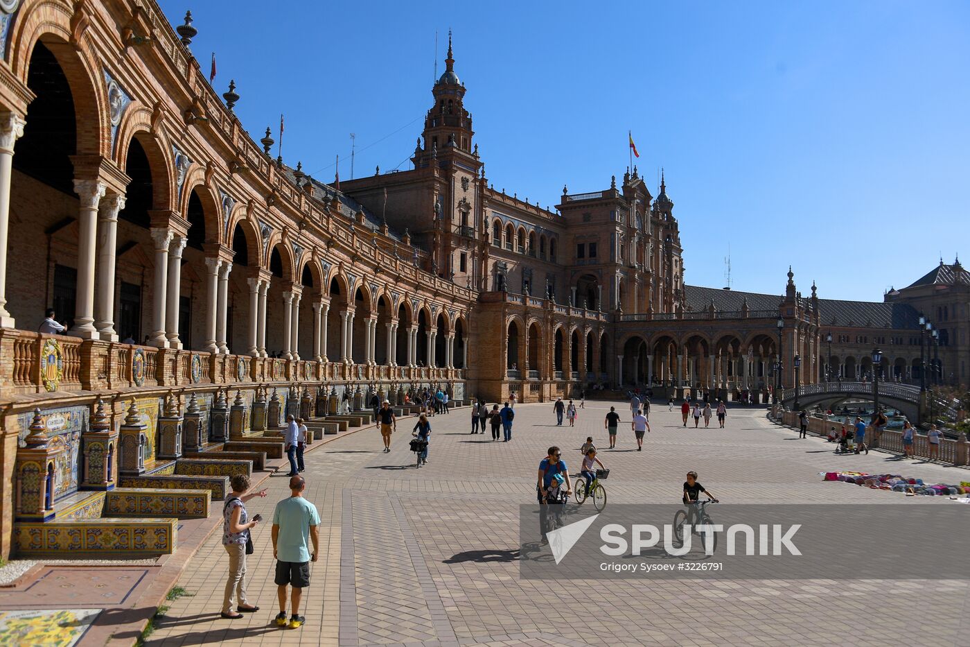 Cities of the world. Seville