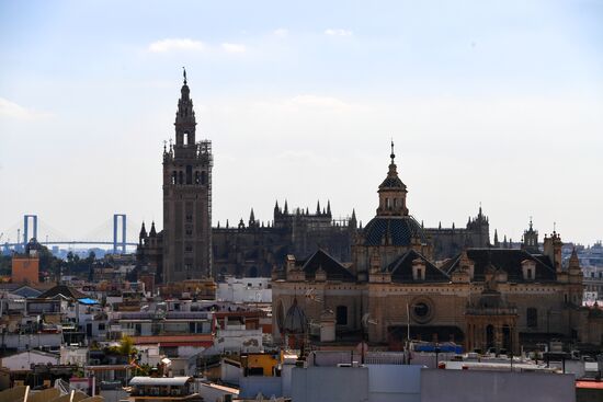 Cities of the world. Seville