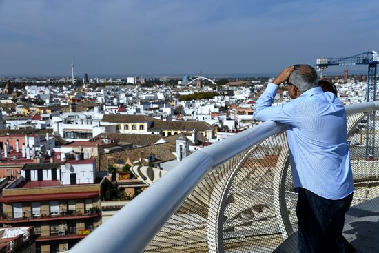 Cities of the world. Seville