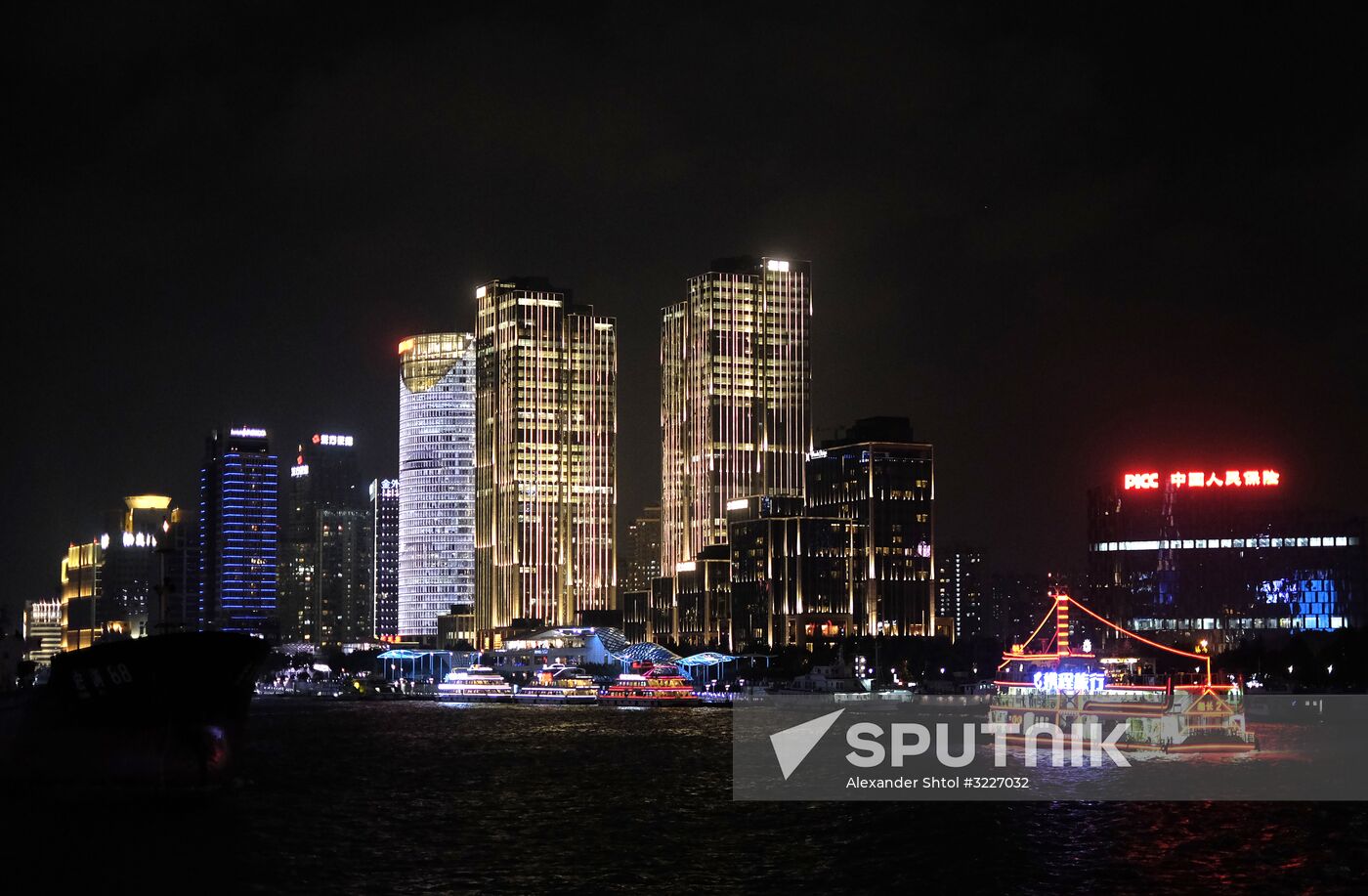 Cities of the world. Shanghai