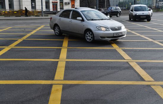 New yellow box markings at intersections in Moscow