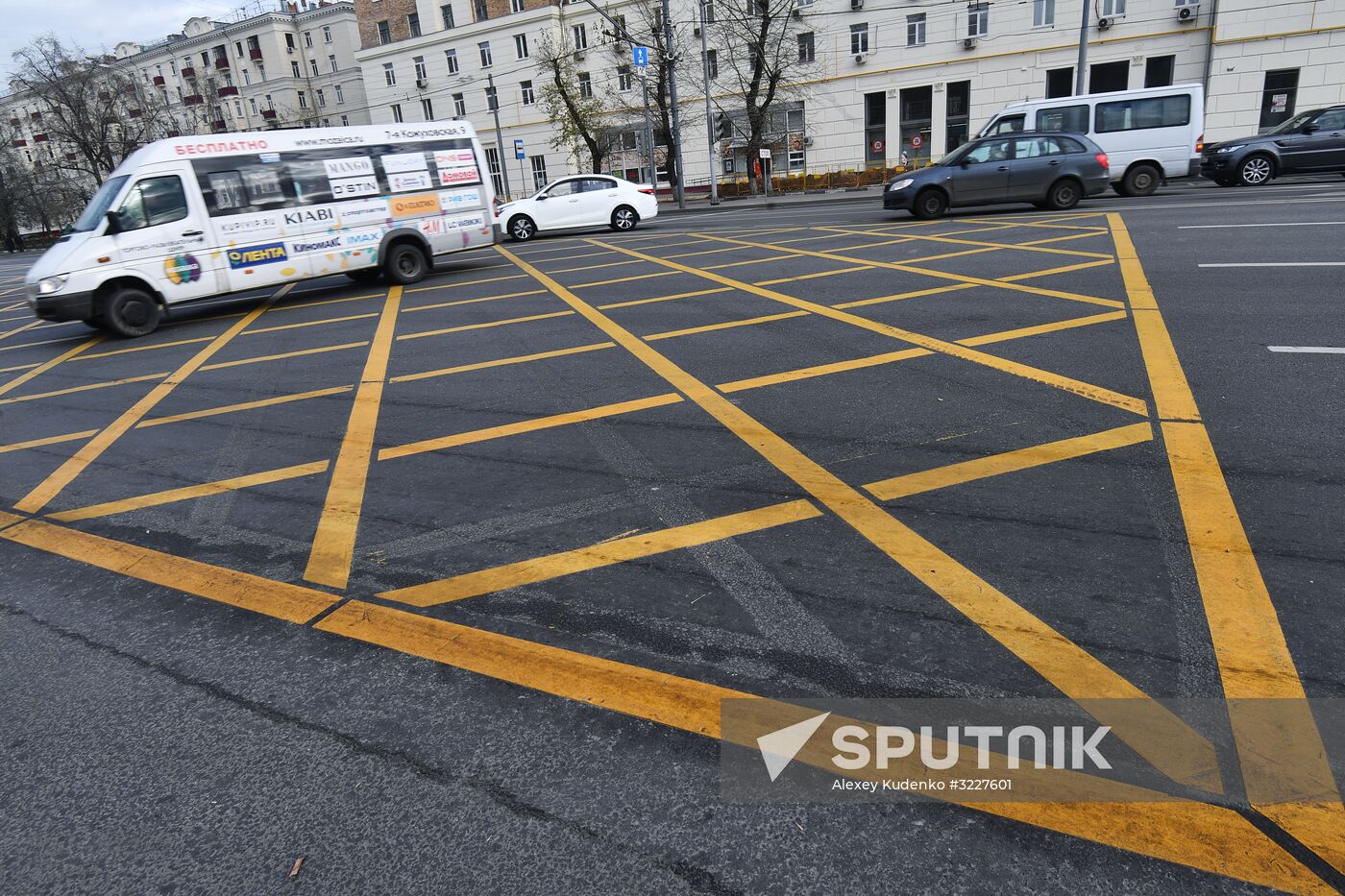 New yellow box markings at intersections in Moscow