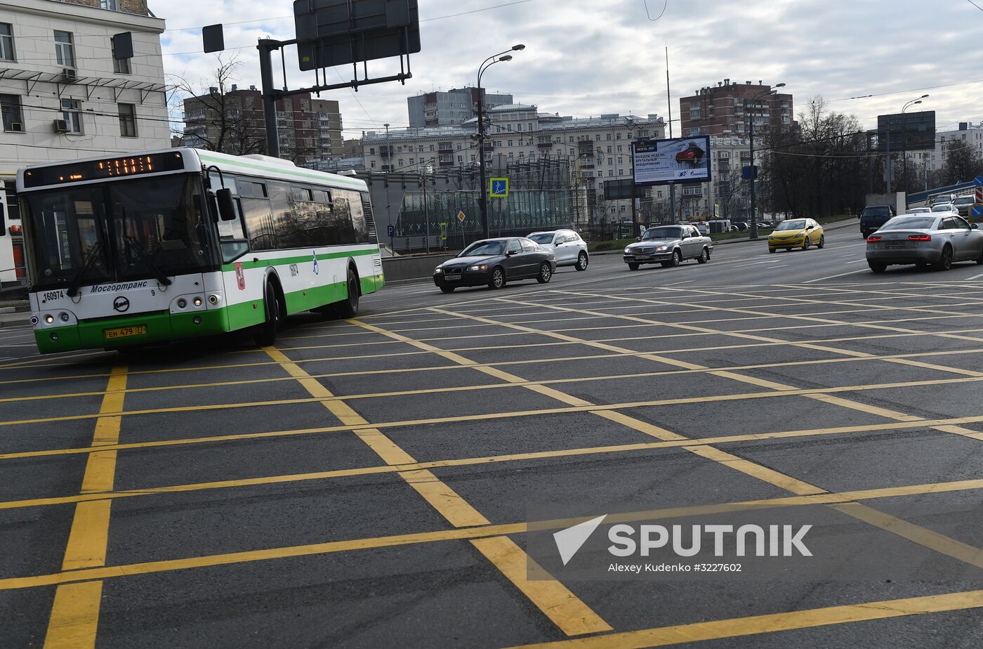 New yellow box markings at intersections in Moscow