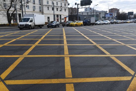 New yellow box markings at intersections in Moscow