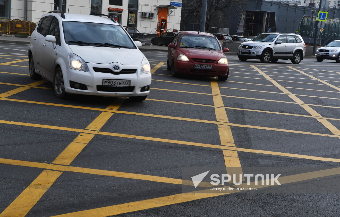 New yellow box markings at intersections in Moscow