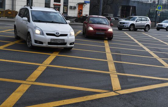 New yellow box markings at intersections in Moscow