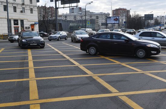 New yellow box markings at intersections in Moscow