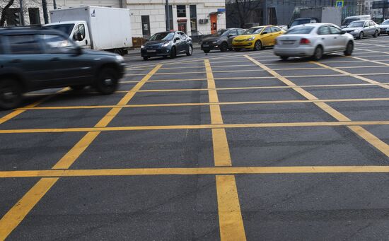 New yellow box markings at intersections in Moscow