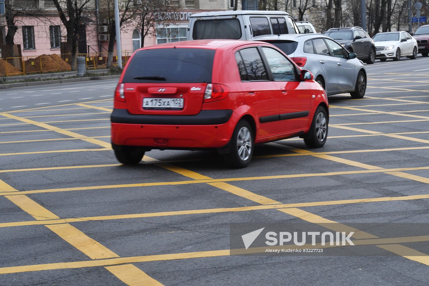 New yellow box markings at intersections in Moscow