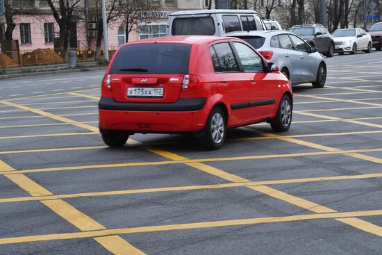 New yellow box markings at intersections in Moscow