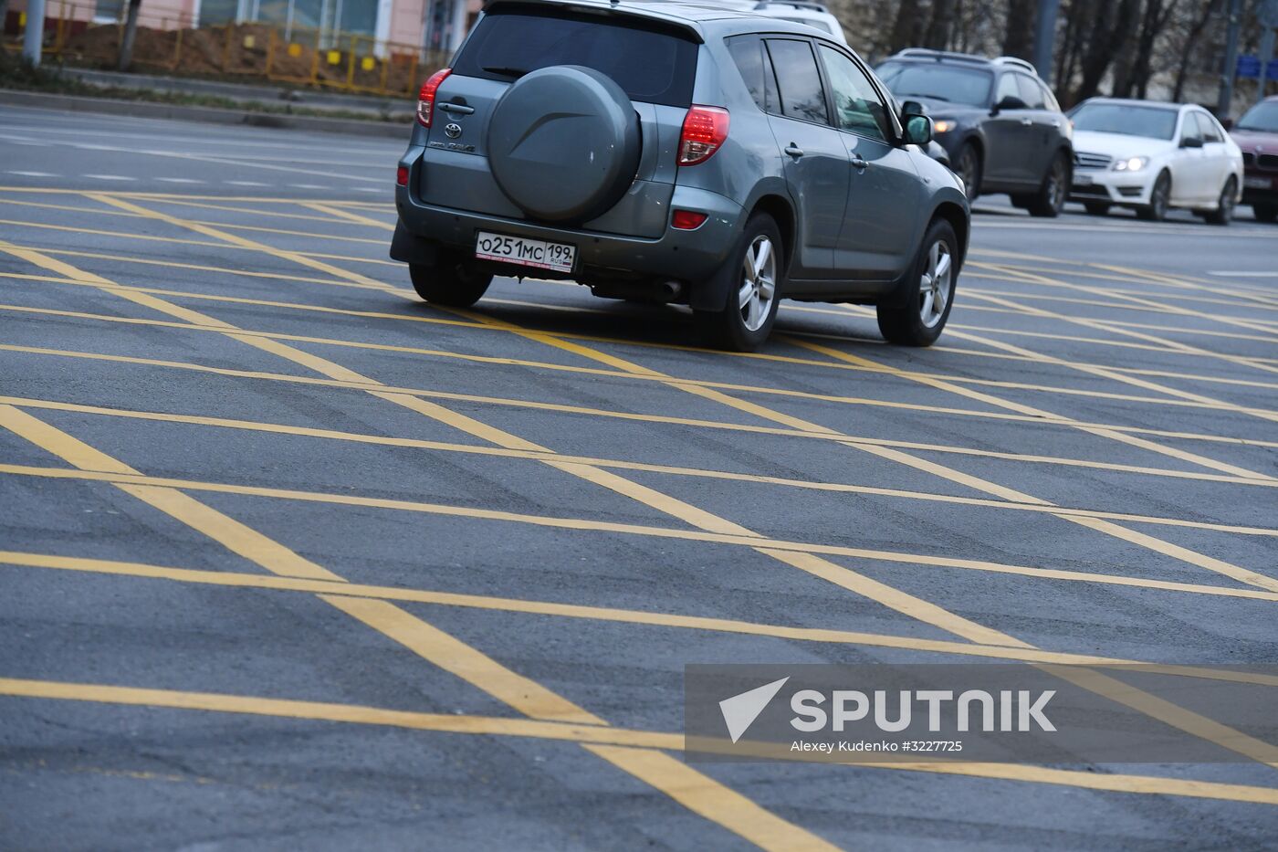 New yellow box markings at intersections in Moscow