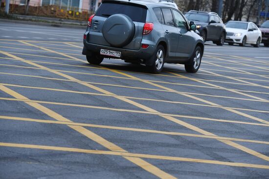 New yellow box markings at intersections in Moscow