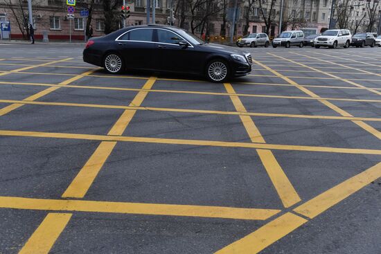 New yellow box markings at intersections in Moscow