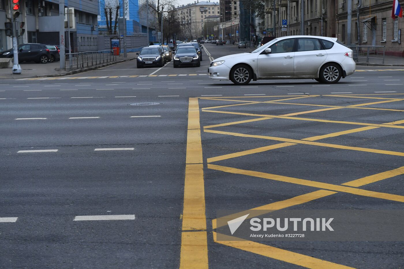 New yellow box markings at intersections in Moscow