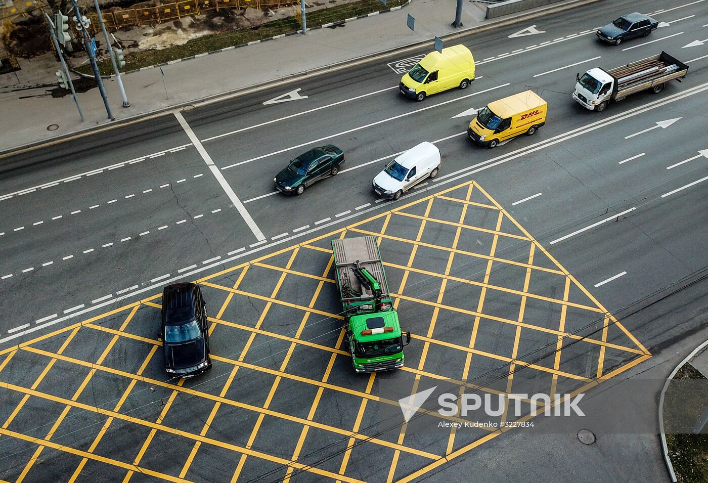 New yellow box markings at intersections in Moscow