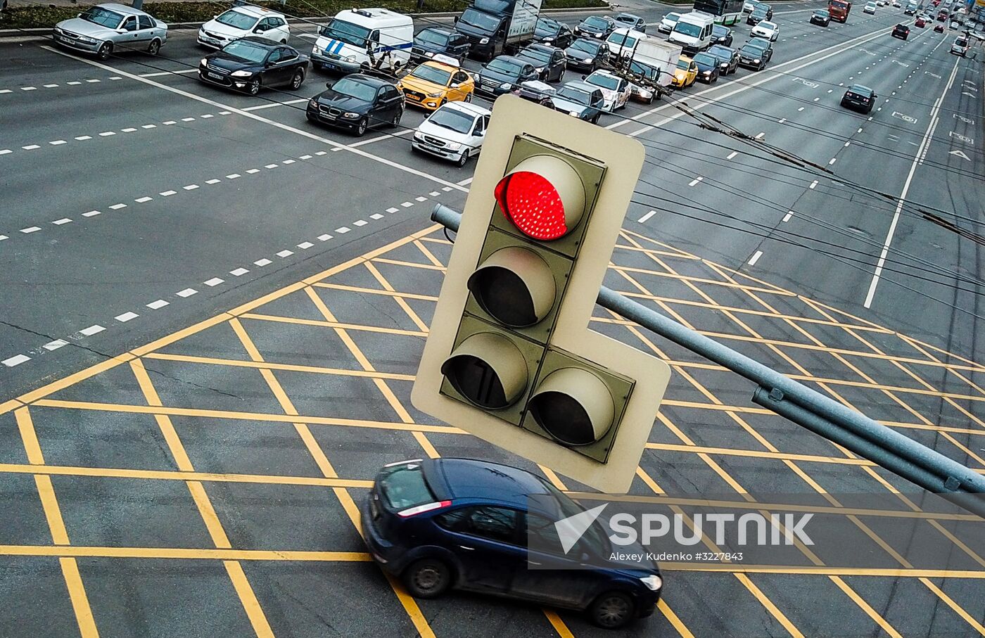 New yellow box markings at intersections in Moscow
