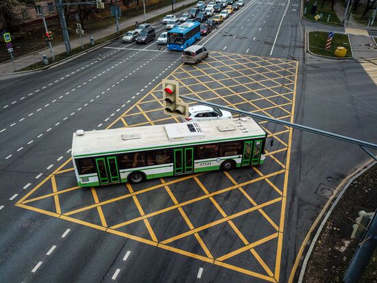 New yellow box markings at intersections in Moscow