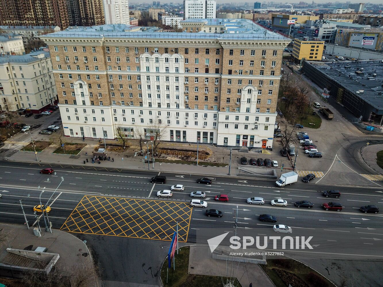 New yellow box markings at intersections in Moscow