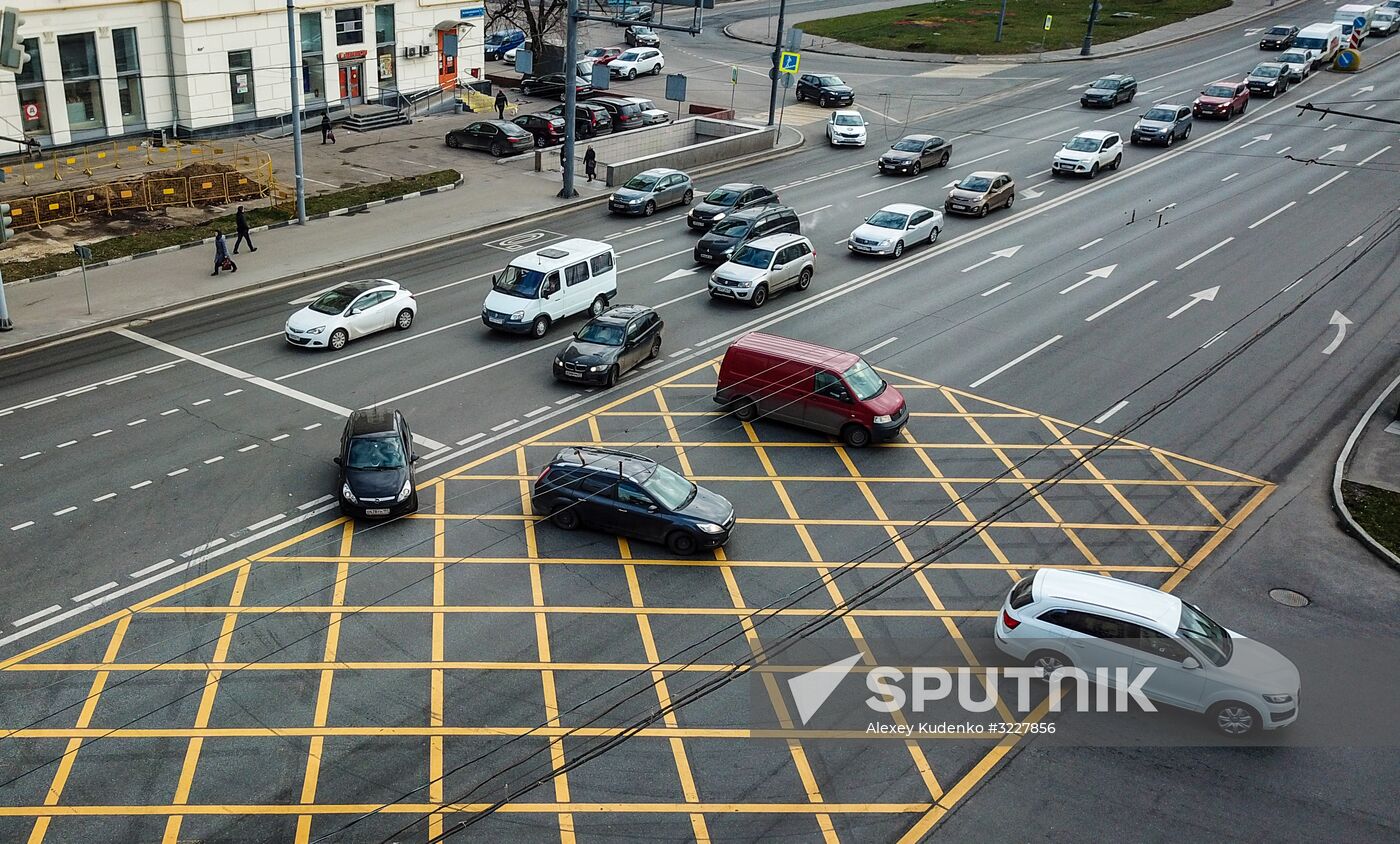 New yellow box markings at intersections in Moscow