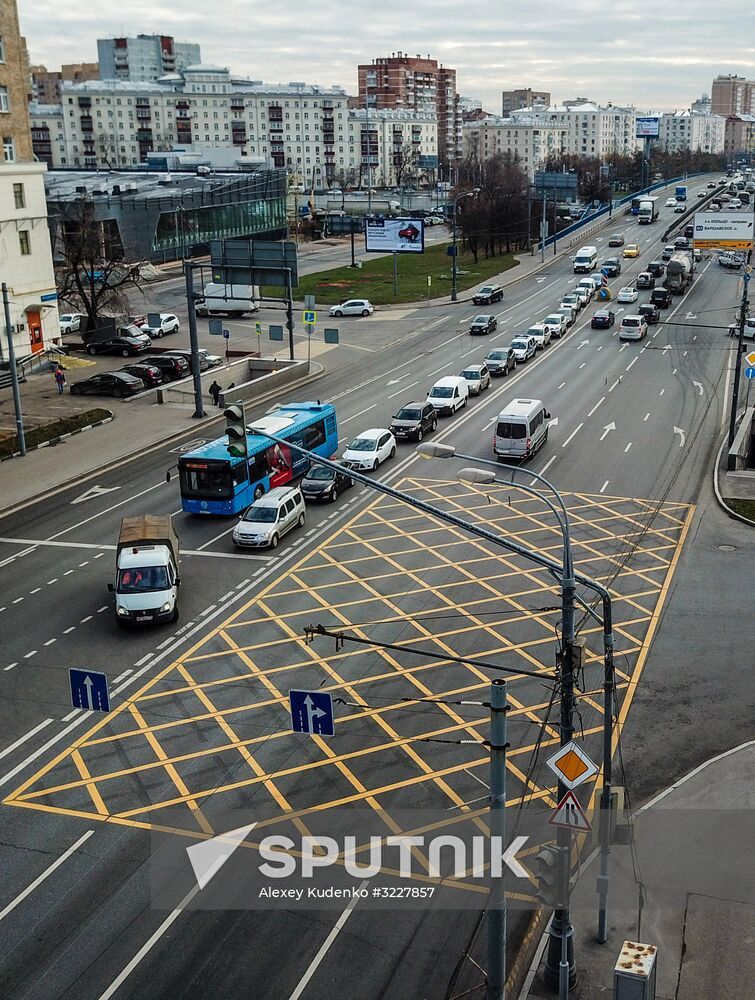 New yellow box markings at intersections in Moscow