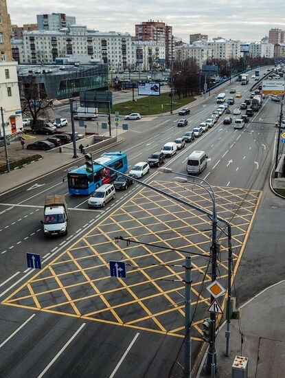 New yellow box markings at intersections in Moscow