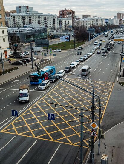 New yellow box markings at intersections in Moscow