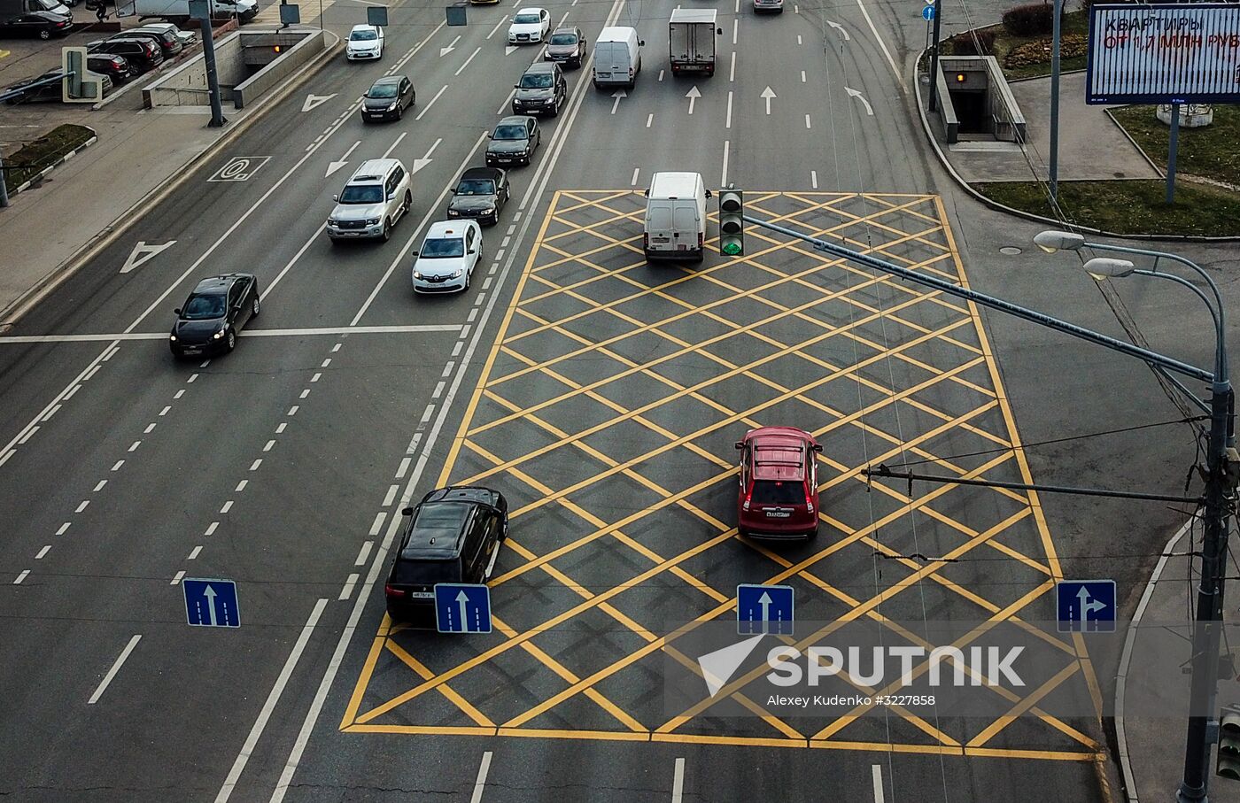 New yellow box markings at intersections in Moscow