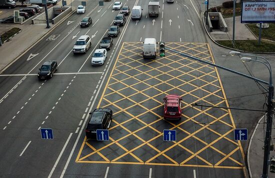 New yellow box markings at intersections in Moscow