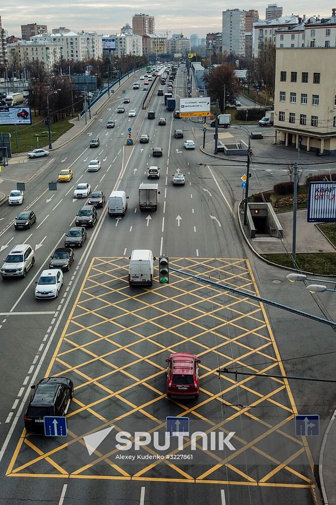 New yellow box markings at intersections in Moscow