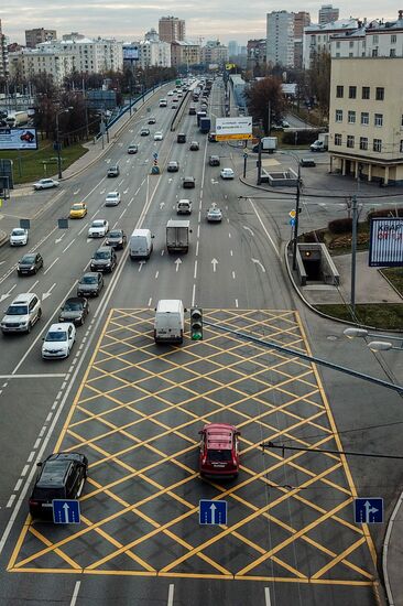 New yellow box markings at intersections in Moscow