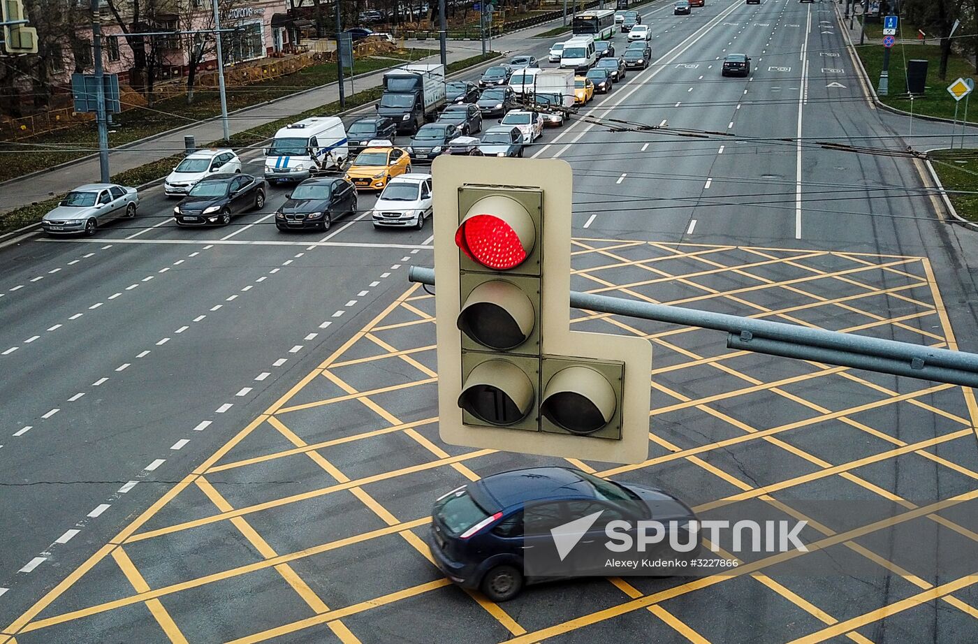 New yellow box markings at intersections in Moscow