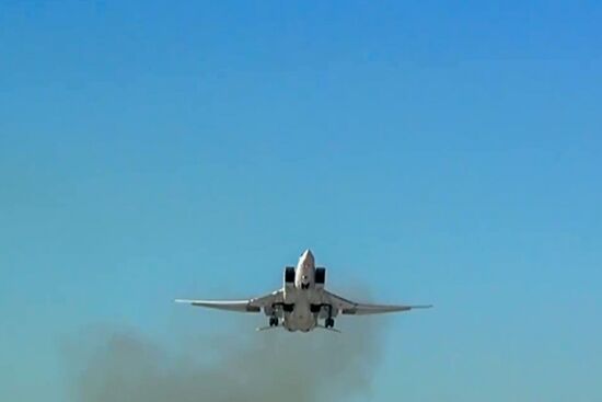 Russian warplanes and Kolpino submarine hit terrorist objects in Syria