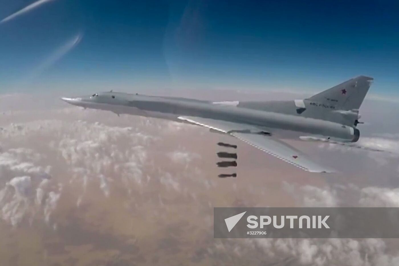 Russian warplanes and Kolpino submarine hit terrorist objects in Syria