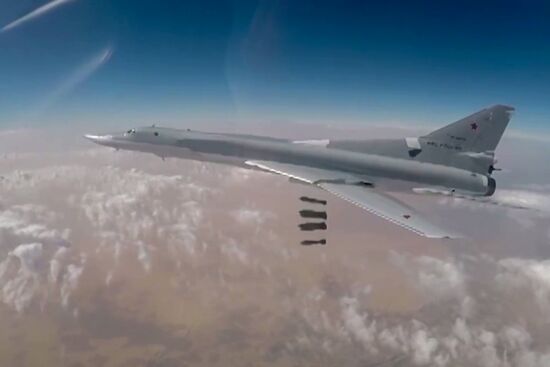 Russian warplanes and Kolpino submarine hit terrorist objects in Syria