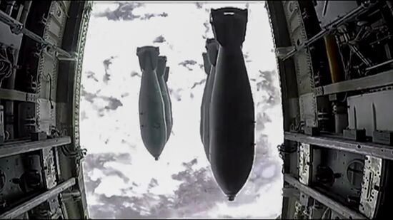Russian warplanes and Kolpino submarine hit terrorist objects in Syria