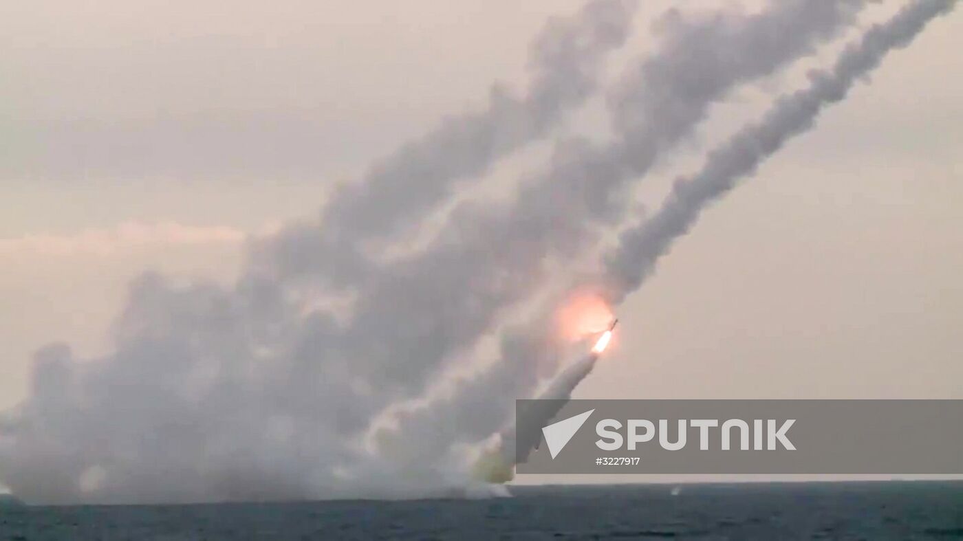 Russian warplanes and Kolpino submarine hit terrorist objects in Syria