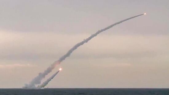 Russian warplanes and Kolpino submarine hit terrorist objects in Syria