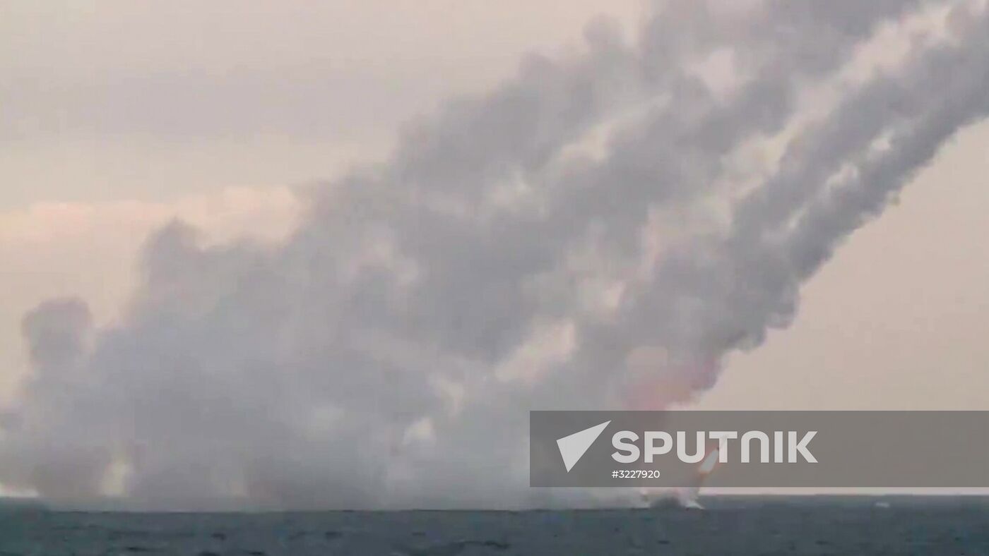 Russian warplanes and Kolpino submarine hit terrorist objects in Syria
