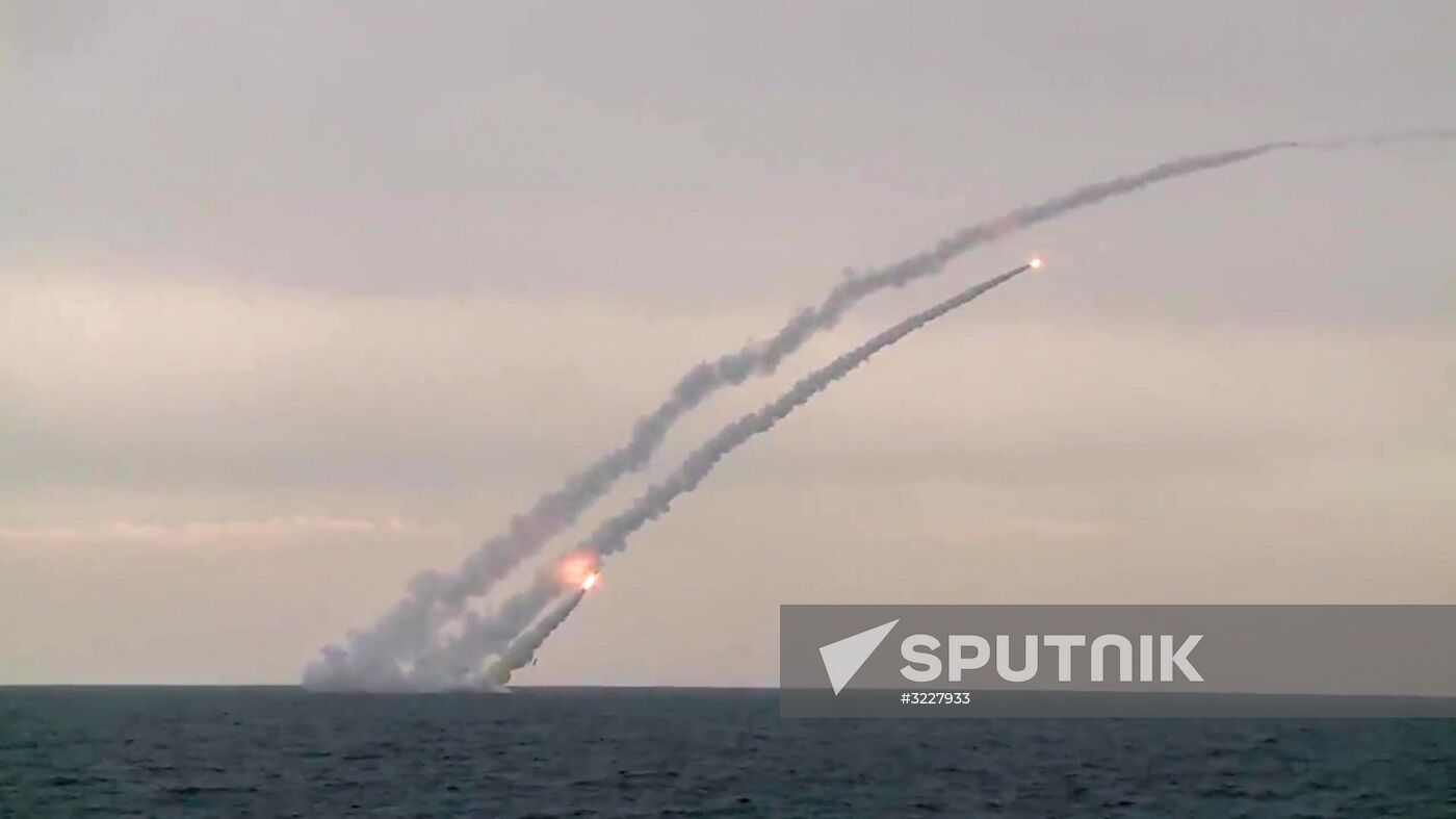 Russian warplanes and Kolpino submarine hit terrorist objects in Syria