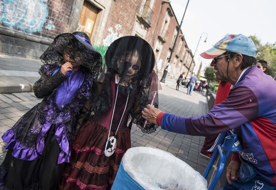 Mexico City celebrates the Day of the Dead