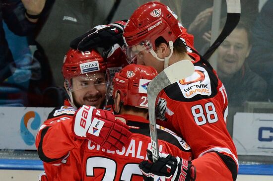 Kontinental Hockey League. Avtomobilist vs. Metallurg