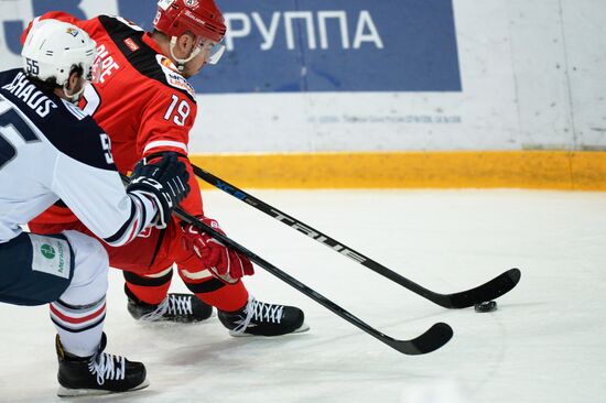 Kontinental Hockey League. Avtomobilist vs. Metallurg